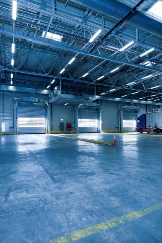 Éclairage pour bureaux, entrepôts et parkings